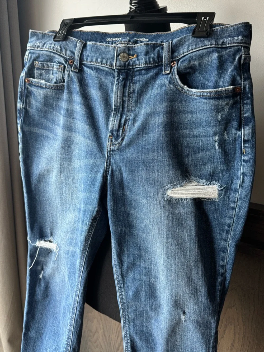 Old Navy Women's Medium Blue Distressed  Midrise Boyfriend raw hem cropped jeans - Picture 3 of 6